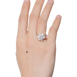Paradise / Pearlescent Flower Ring