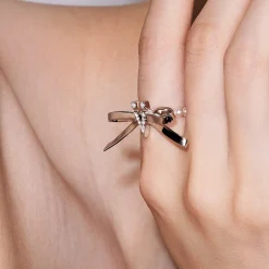 Ripple / V Bowknot Pearl Soft Ring