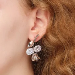 YVMIN X SHUSHUTONG / Inverted Gemstone Leaf Metal Rose Earring